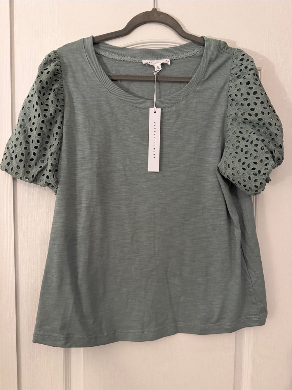 Jane & Delancey Eyelet Puff Sleeve Tee - Sage Green. Size XL. NWT